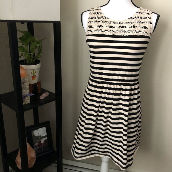 **LOFT* Petite Yoke Stripe Lace Sleeveless Dress Size SP - Picture 1 of 2